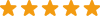 Hombre de traje delante de un fondo naranja
