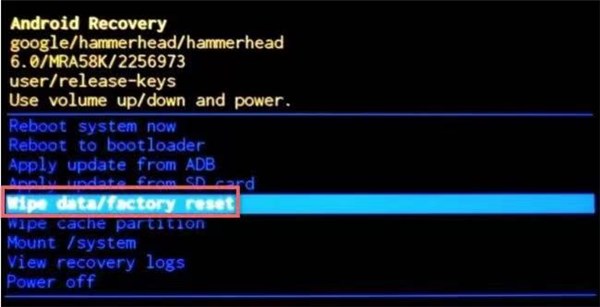 「wipe date/factory reset(工場の出荷状態に戻す)」を選択
